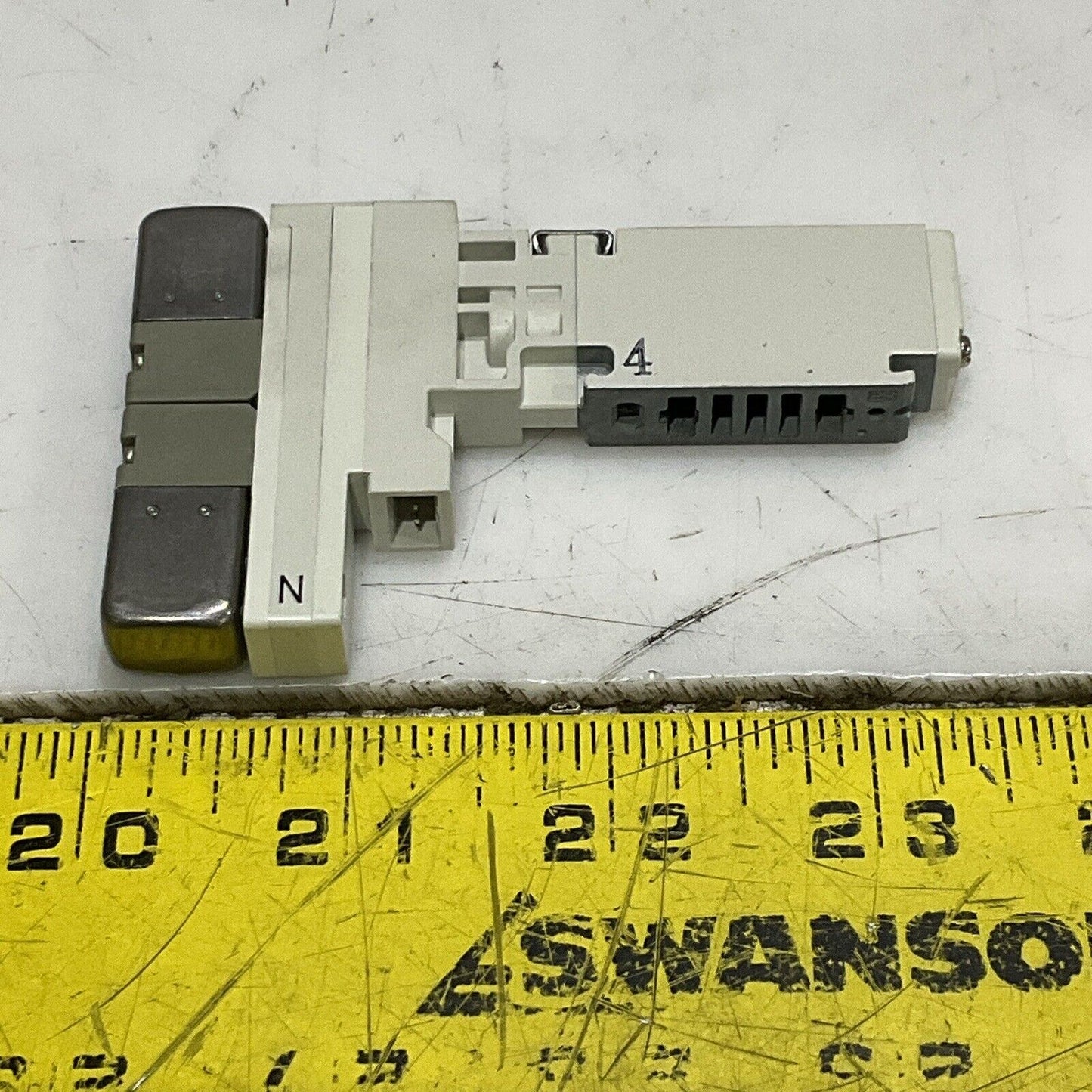 SMC VQ1401N-51 MANIFOLD VALVE 3 POSITION PLUG-IN LOT OF 2 U3S