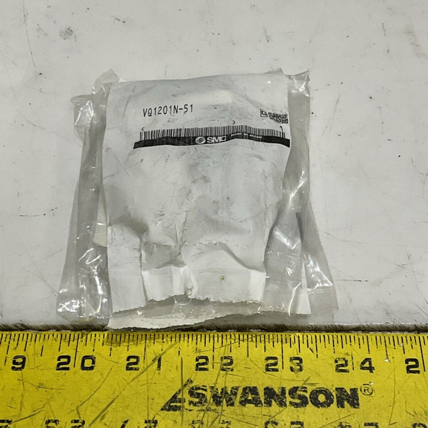 SMC VQ1401N-51 MANIFOLD VALVE 3 POSITION PLUG-IN LOT OF 2 U3S