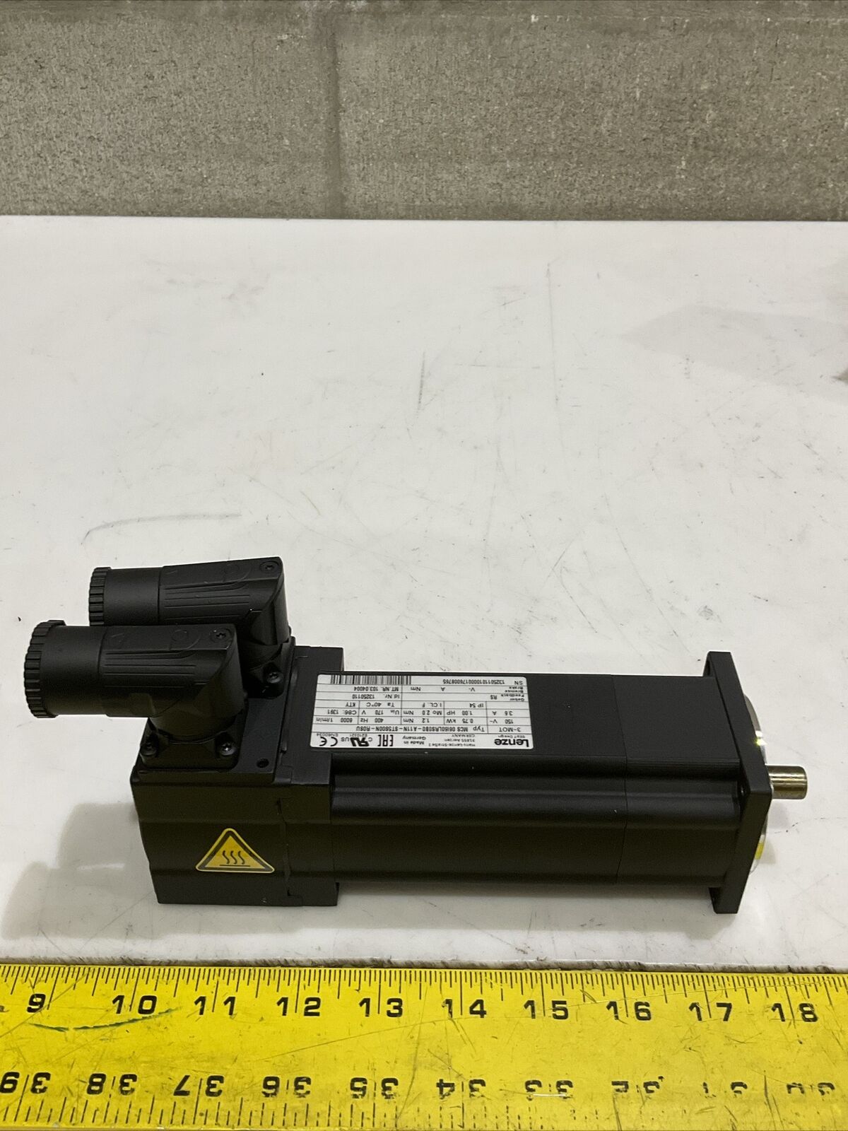 LENZE MCS 06160LRS0B0-A11N-ST5S00N-R0SU SERVO MOTOR 150V .75 KW 1 HP 400HZ U3S