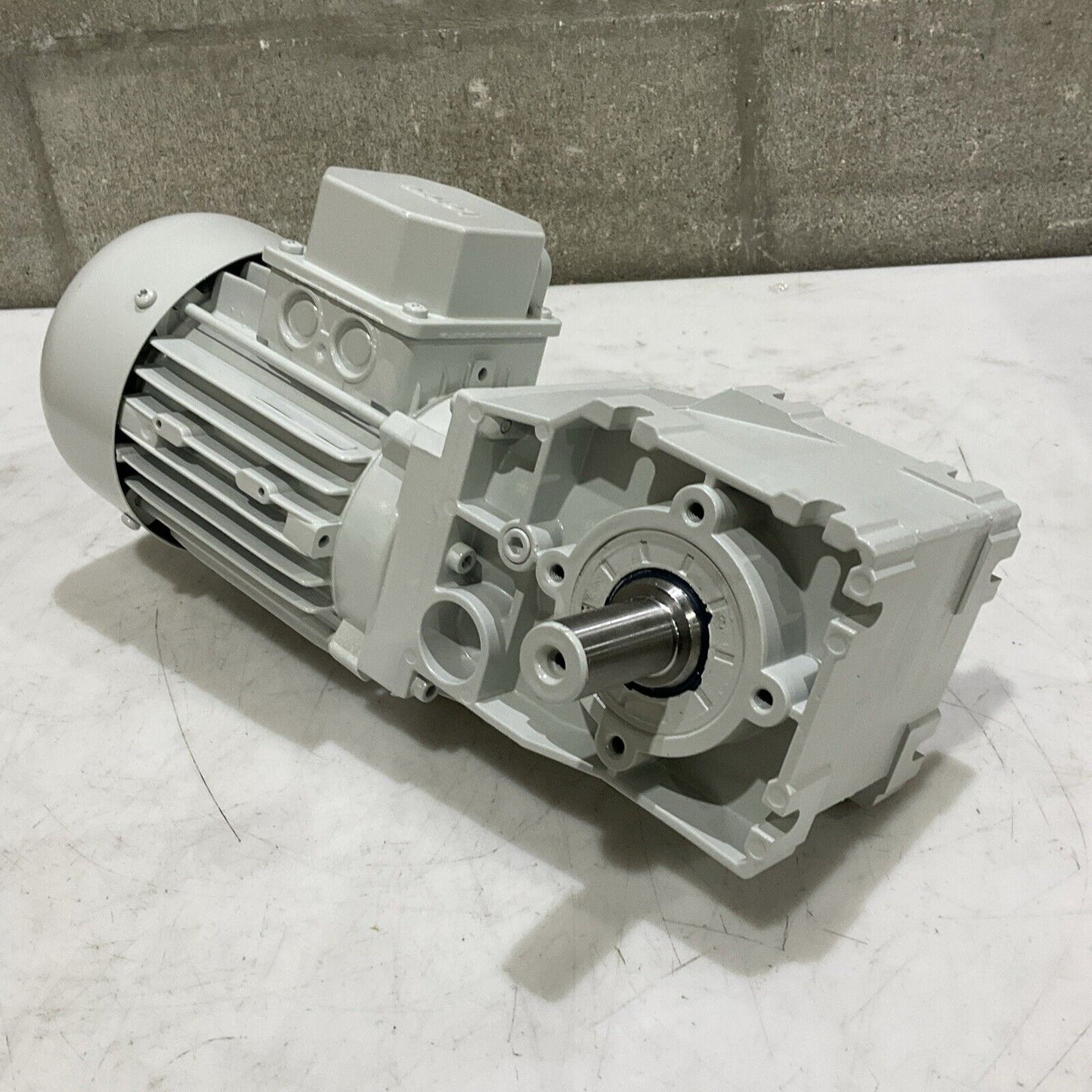 LENZE 3-MOT EN60034 MDEMAXX 063-32 GKR03-2M VBR 063C32 GEARBOX MOTOR U3S