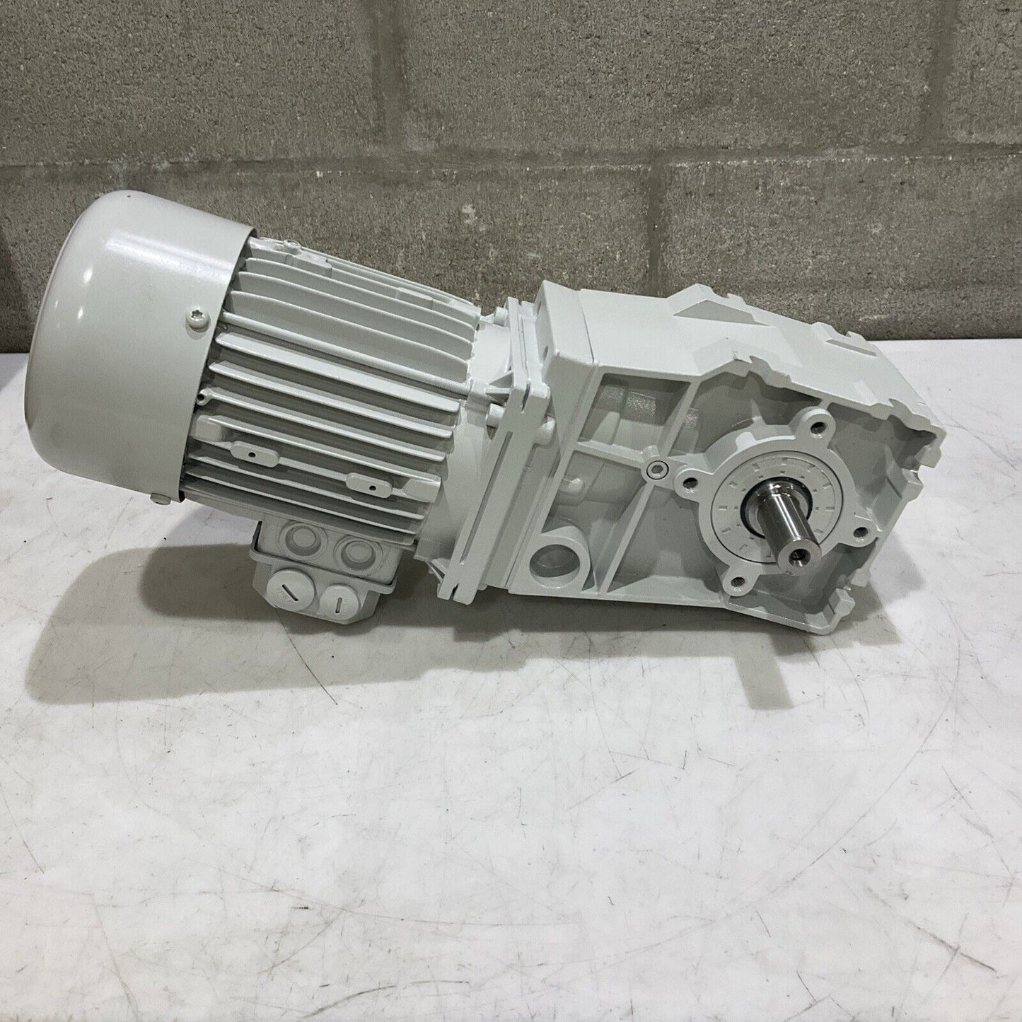 LENZE 3-MOT EN60034 MDEMAXX 071-42 GKR04-2M VBR 071C42 GEARBOX MOTOR U3S