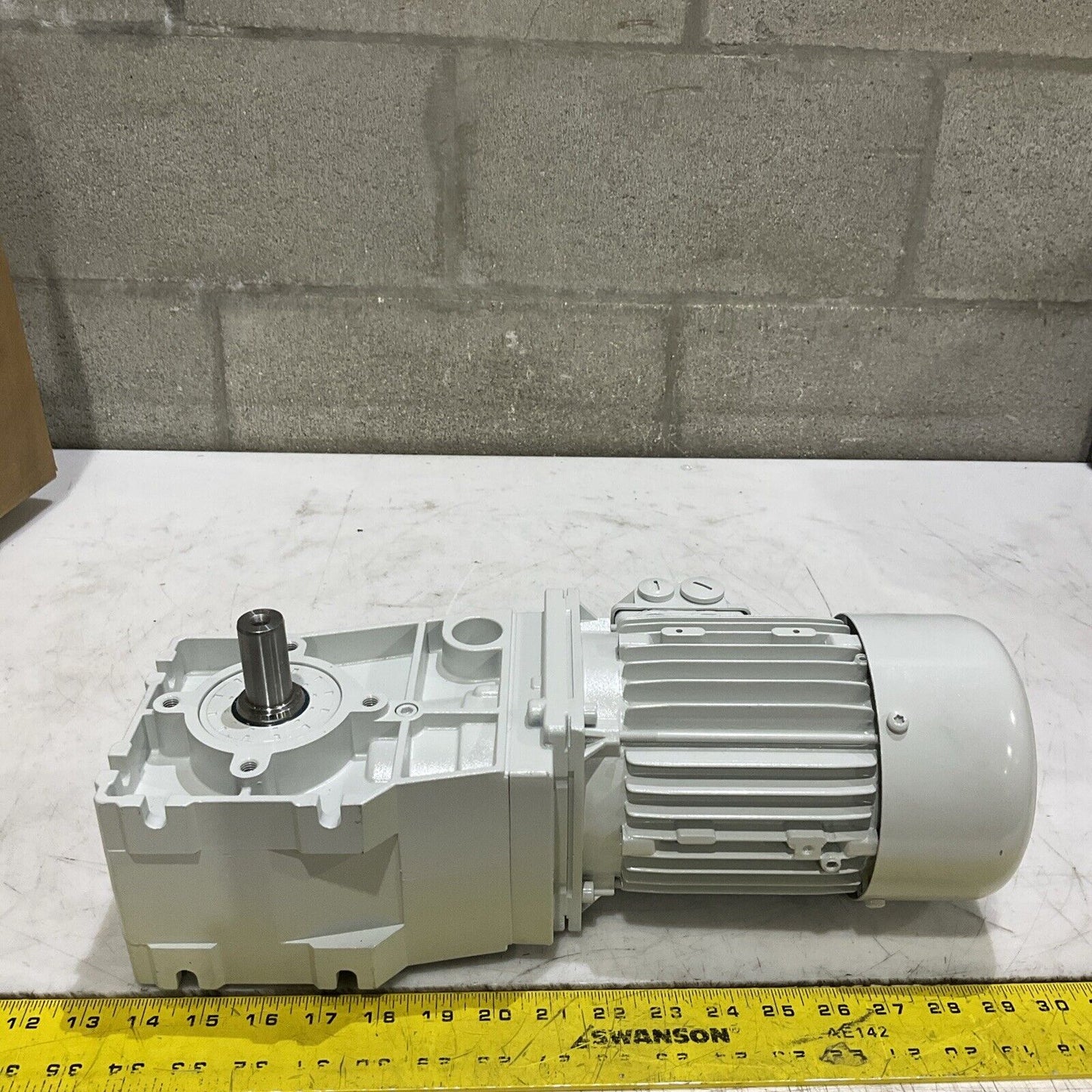 LENZE 3-MOT EN60034 MDEMAXX 071-42 GKR04-2M VBR 071C42 GEARBOX MOTOR U3S