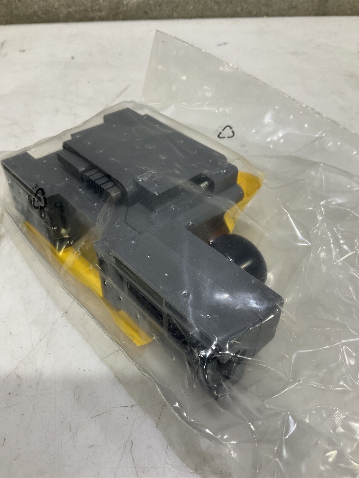 TURCK BL67-1M23-19 BASE MODULE OUTPUT 19 PIN M23 CONNECTOR U3S