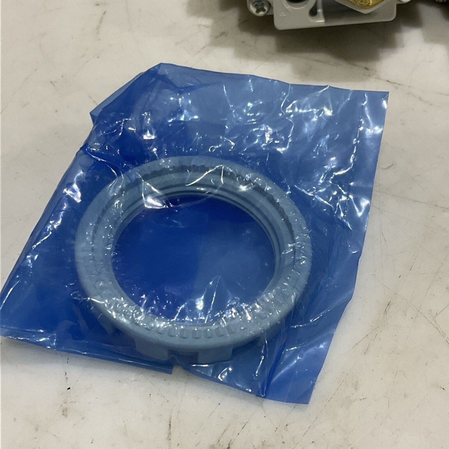 SMC AC30-E3T003 PNEUMATIC PRESSURE REGULATOR U4M