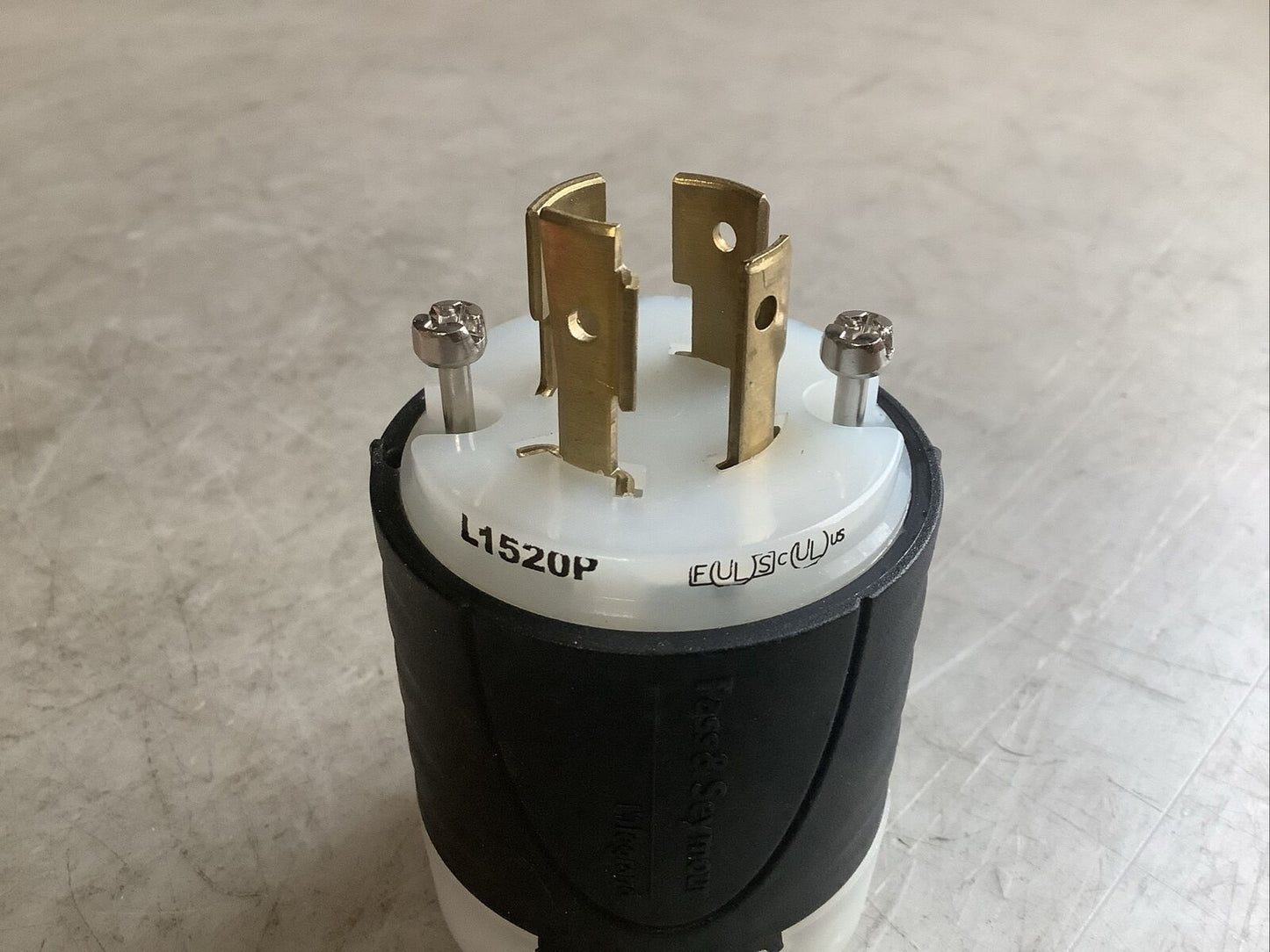 PASS SEYMOUR L1520-P TURNLOK PLUG 20A 3PH 250V 3P 4W 554 - LOT OF 2