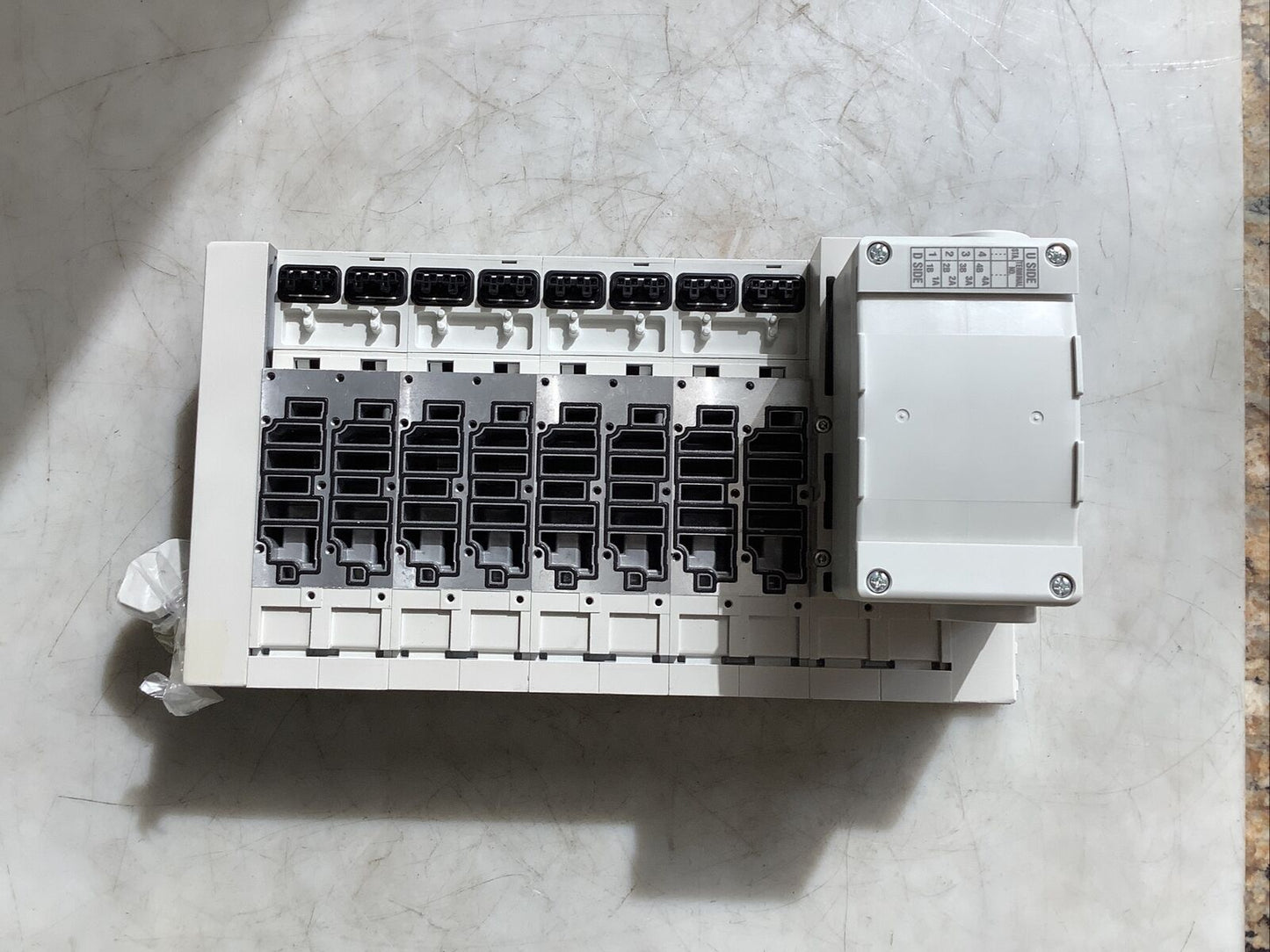 SMC VV5Q41-1003T0-W PLUG-IN MANIFOLD HHH
