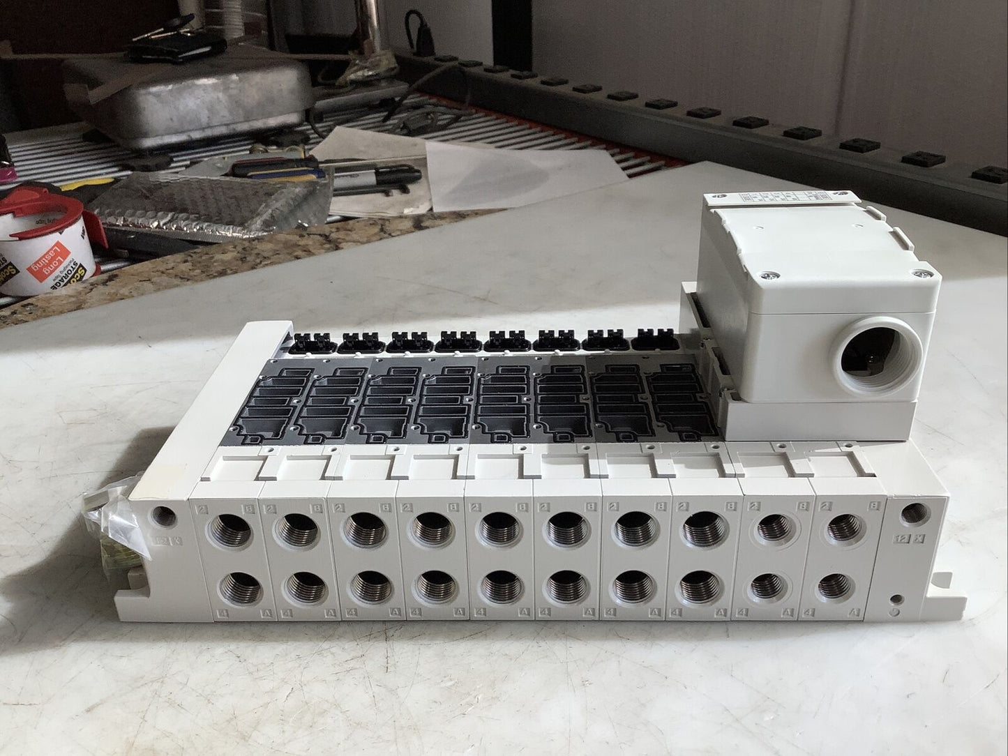 SMC VV5Q41-1003T0-W PLUG-IN MANIFOLD HHH