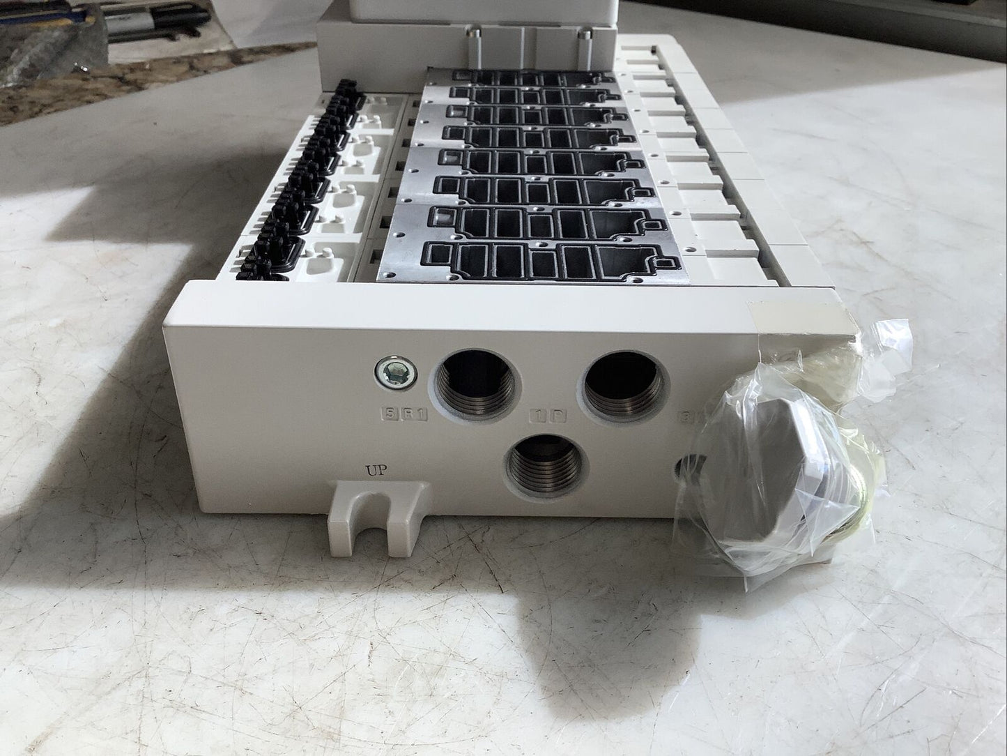 SMC VV5Q41-1003T0-W PLUG-IN MANIFOLD HHH