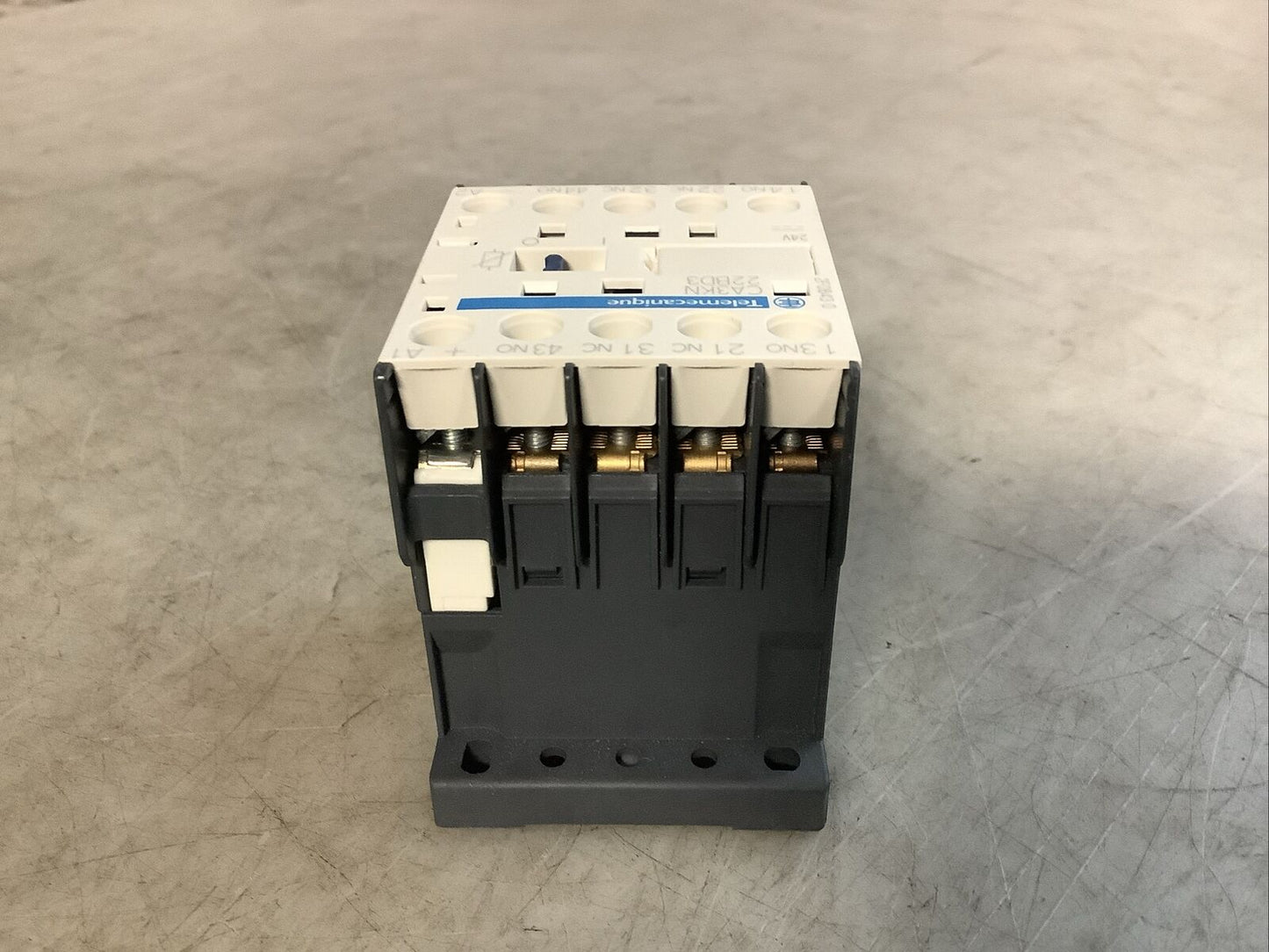 SCHNEIDER ELECTRIC FGR22-24S CA3KN-22BD3 CONTROL RELAY U3S