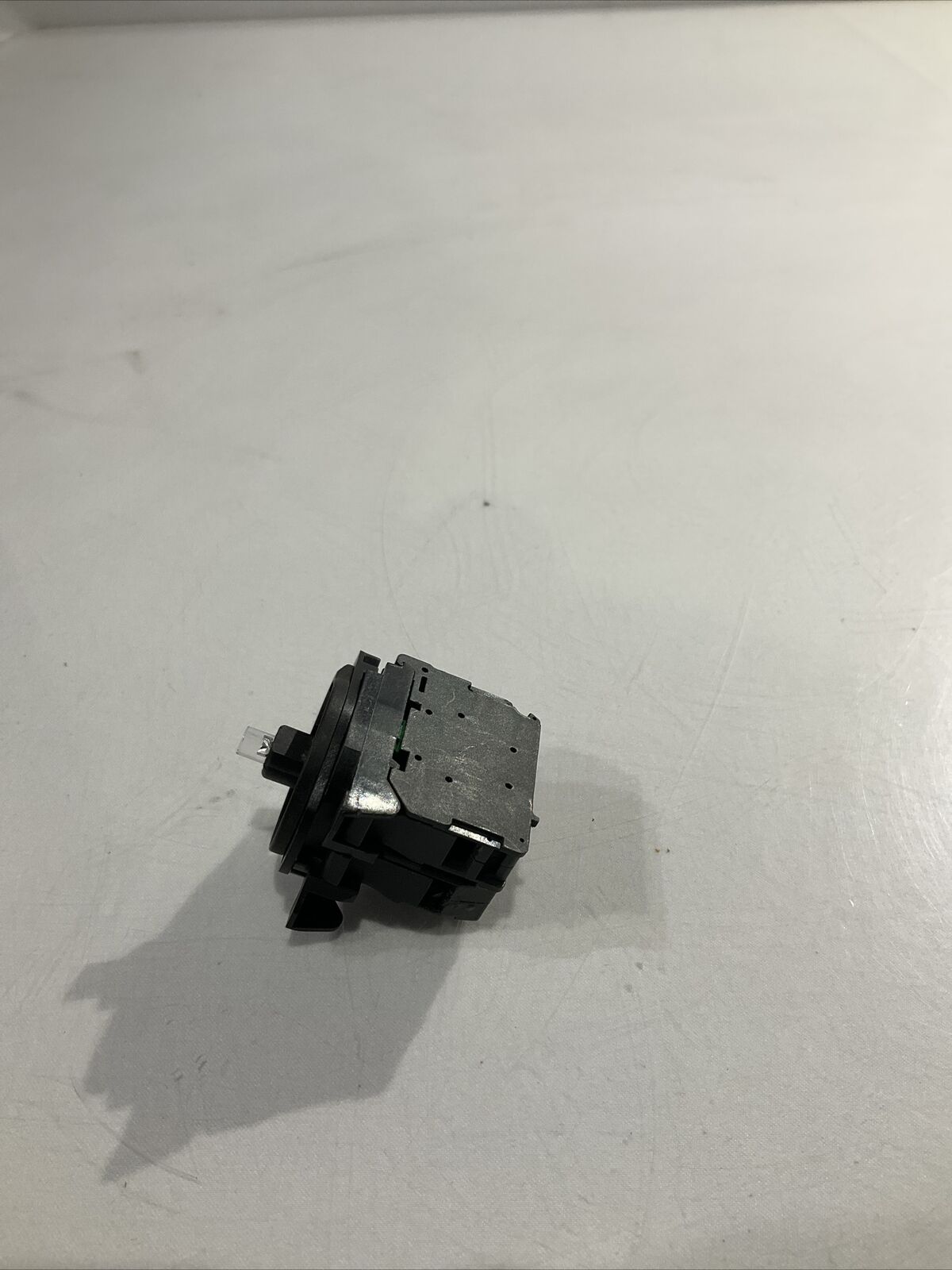 A-B 800FP-LF7PN3WX10 PUSH BUTTON  MOMENTARY  ILLUMINATED  U3S