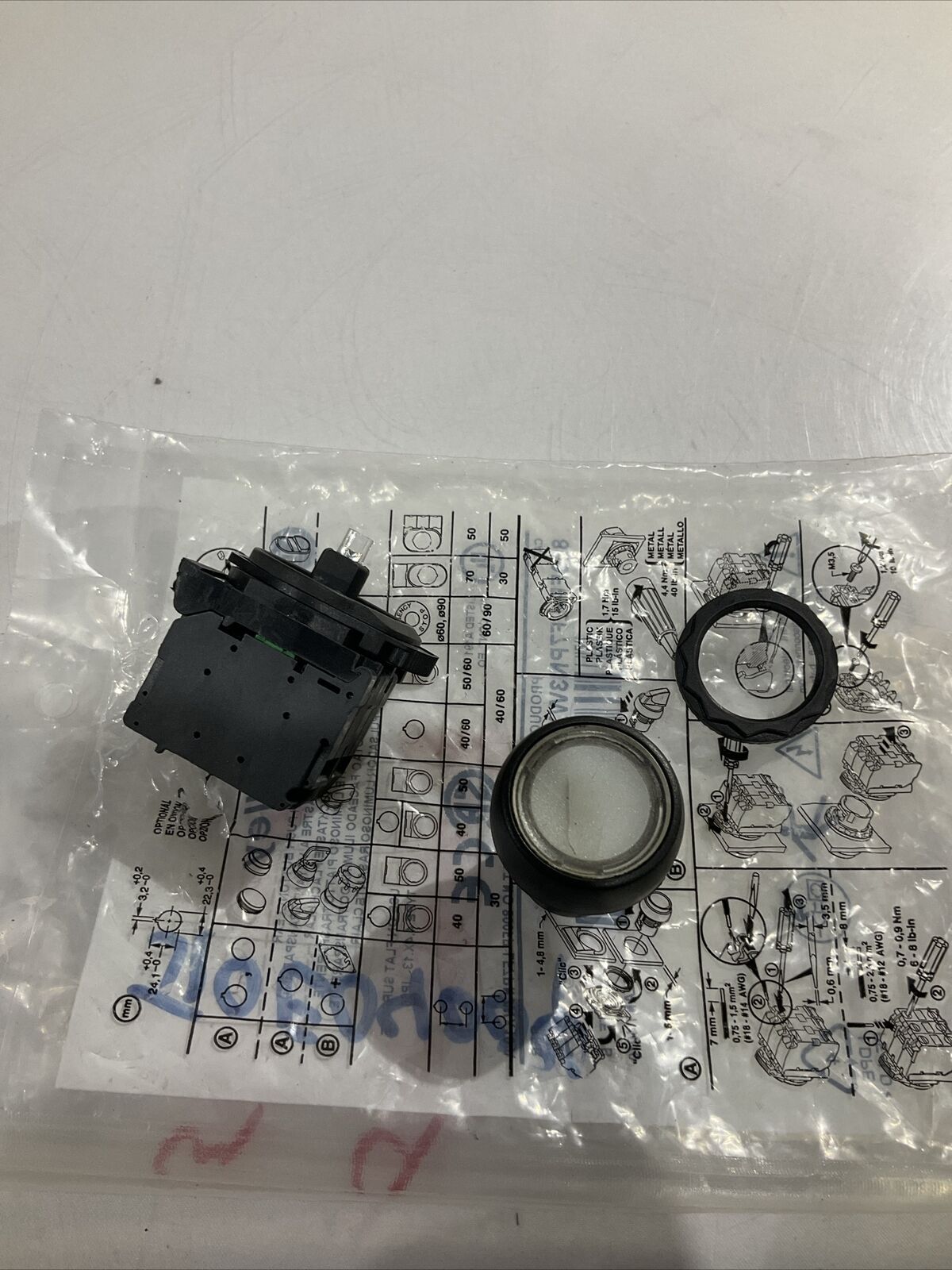 A-B 800FP-LF7PN3WX10 PUSH BUTTON  MOMENTARY  ILLUMINATED  U3S