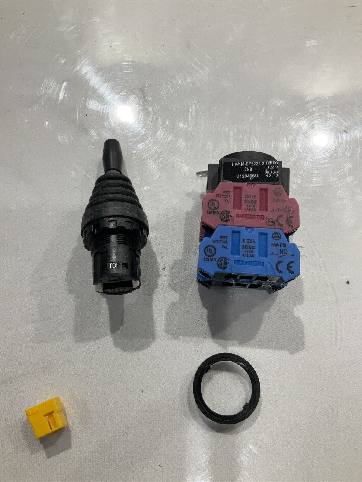 IDEC CORPORATION HW1M-SF2222-22N9 SWITCH, TOGGLE U3S
