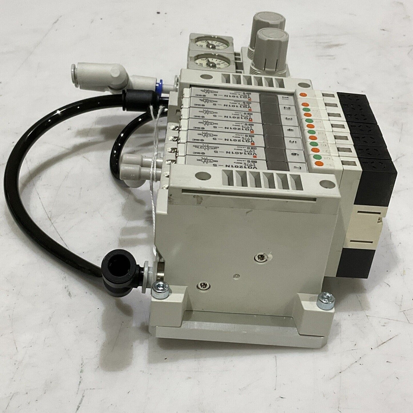 SMC VQ1201N-5 ARM10F2-08G-Z ARM10F0-005-Z PNEUMATIC MANIFOLD U3S