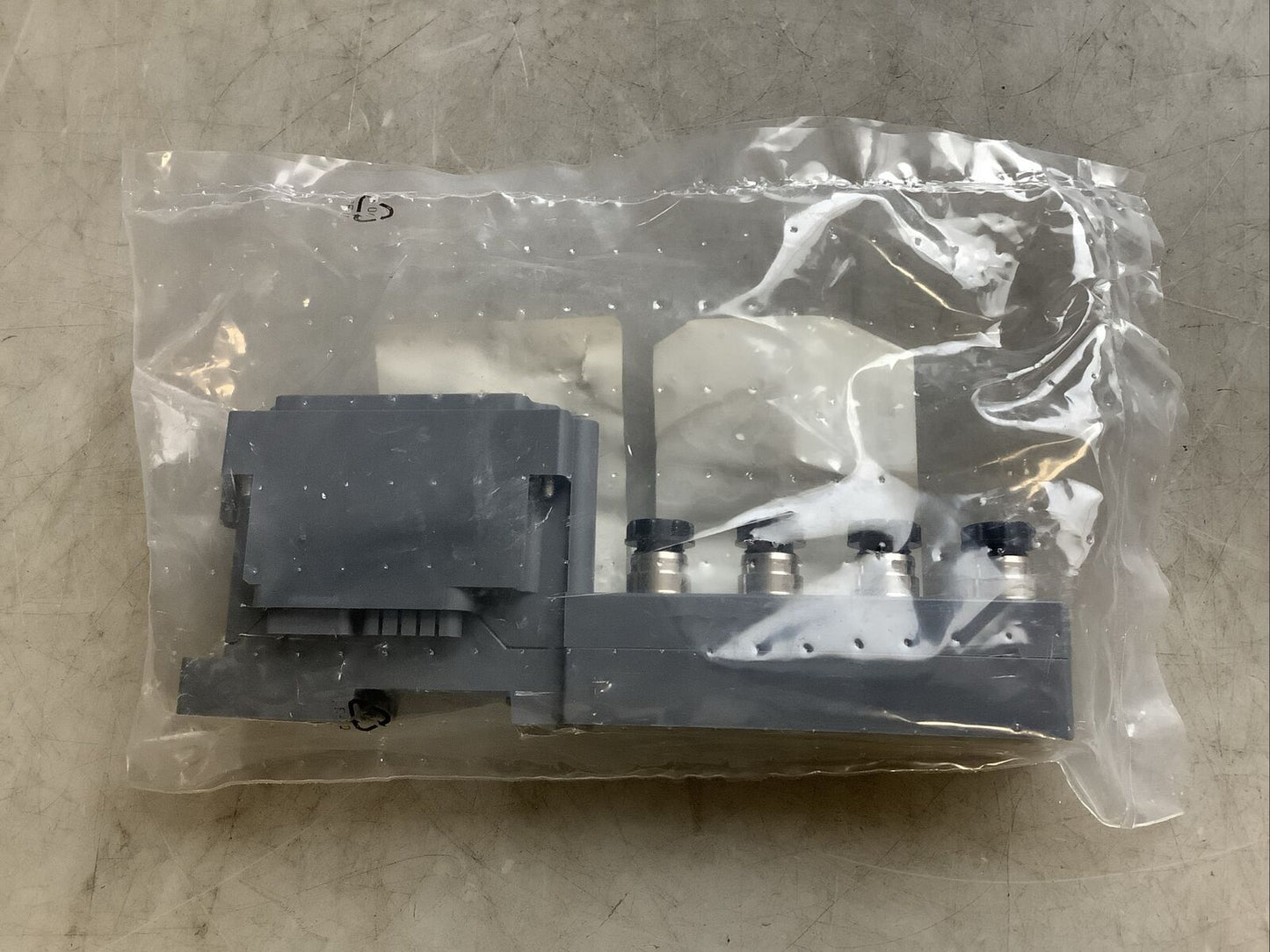 TURCK BL67-B-4M12-P MODULE BASE U3S