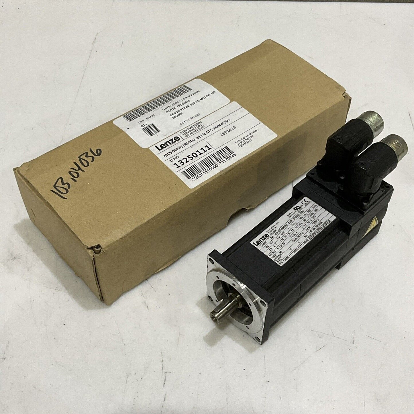 LENZE MCS 06F41LRS0B0-B11N-ST5S00N-R2SU SERVO MOTOR 165V 2.9A 4050R/MIN U3S