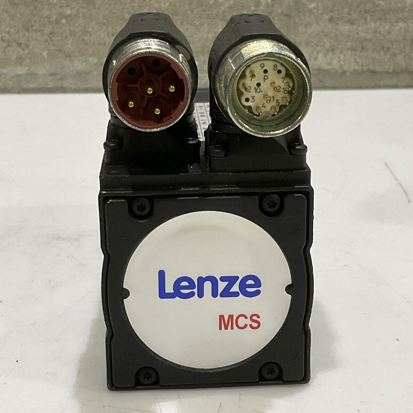 LENZE MCS 06F41LRS0B0-B11N-ST5S00N-R2SU SERVO MOTOR 165V 2.9A 4050R/MIN U3S