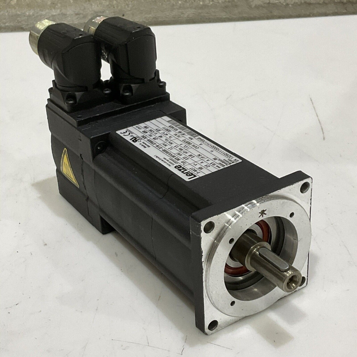 LENZE MCS 06F41LRS0B0-B11N-ST5S00N-R2SU SERVO MOTOR 165V 2.9A 4050R/MIN U3S