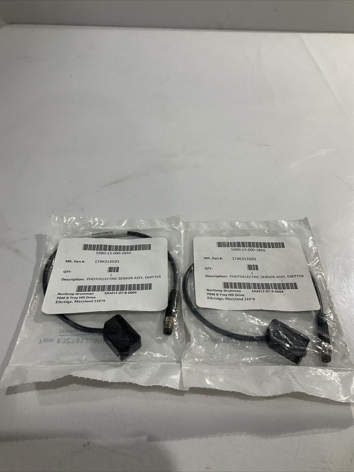 OMRON  E3ZT81J0SRL-U1 PHOTOELECTRIC SENSOR  ASSY ,  EMITTER  LOT OF 2  U3S