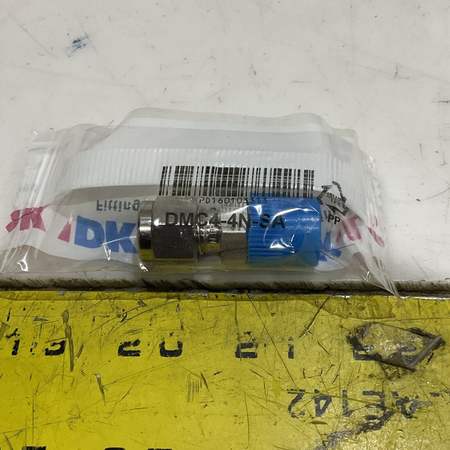 DK-LOK DMC4-4N-SA MALE STEEL CONNECTOR 1/4” TUBE X 1/4 NPT S316 LOT OF 70 G7T