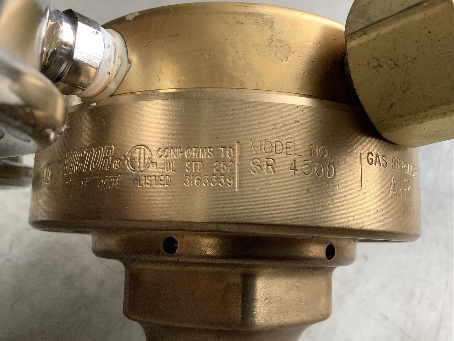 VICTOR 0781-0532 SR450D-346 REGULATOR 5/8IN-18 LH F 125PSIG