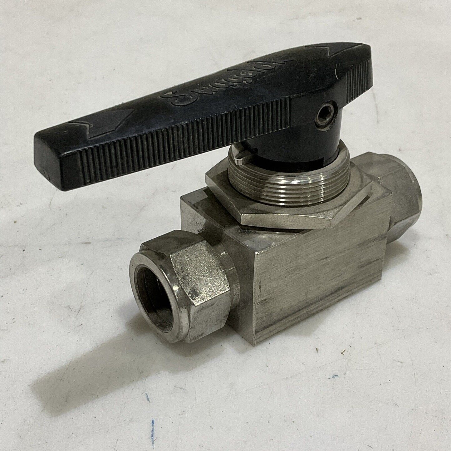 SWAGELOK SS-45S12 HIGH PRESSURE VALVE 2500 PSIG 172 BAR G7T