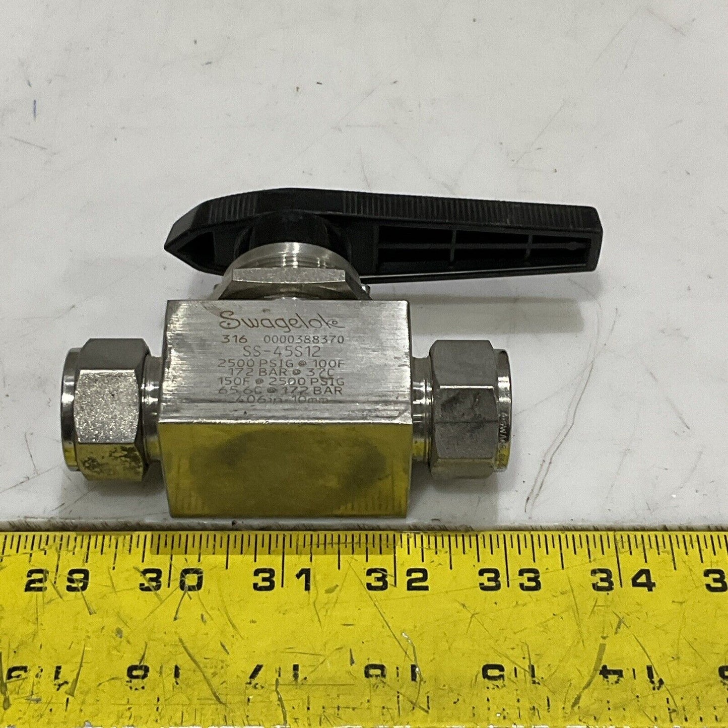 SWAGELOK SS-45S12 HIGH PRESSURE VALVE 2500 PSIG 172 BAR G7T