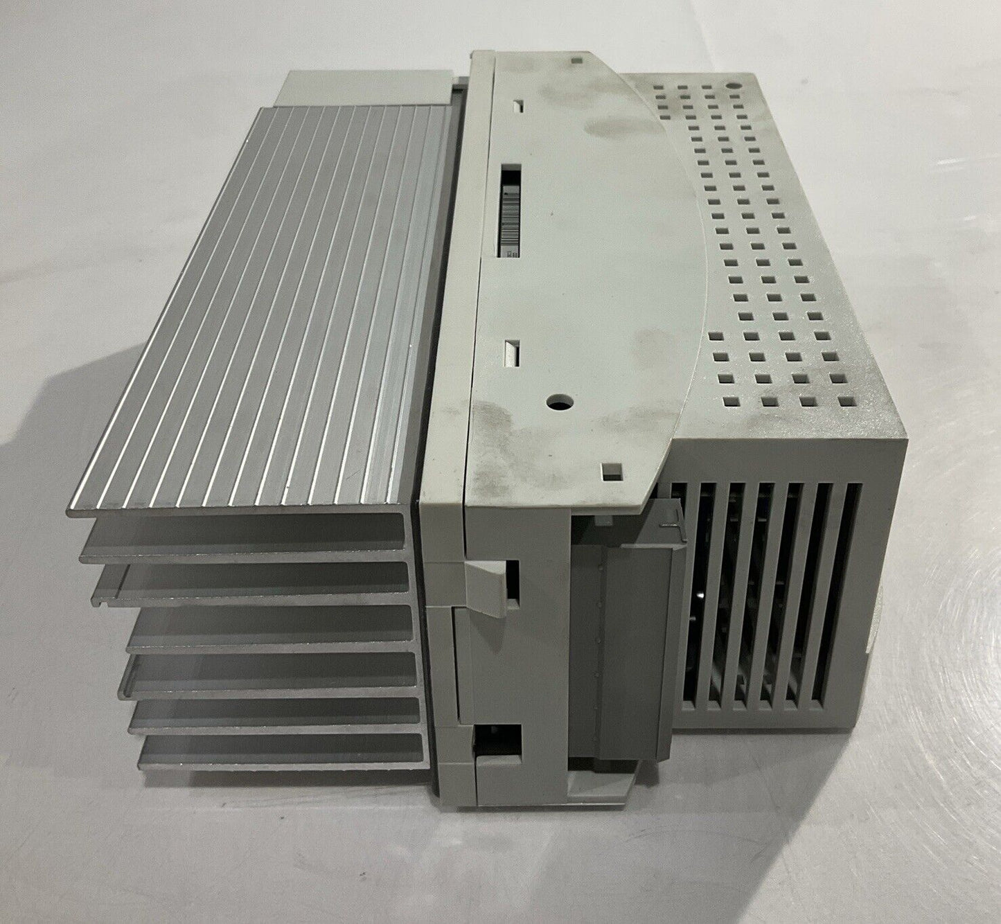 LENZE ECSEA016C4B SERVO DRIVE MOTOR CONTROLLER INVERTER U3S