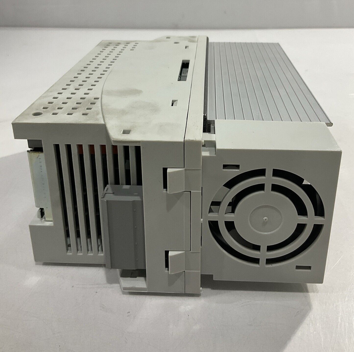 LENZE ECSEA016C4B SERVO DRIVE MOTOR CONTROLLER INVERTER U3S