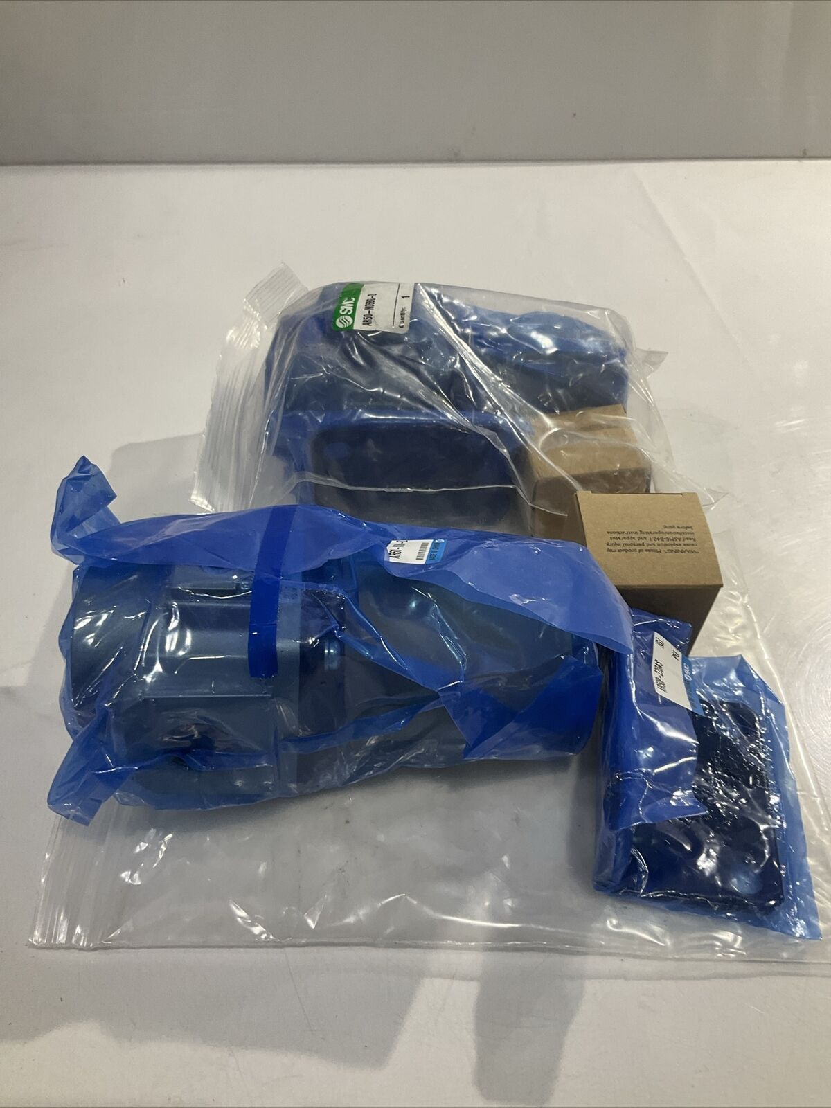 SMC AR50-N06BG-Z. MODULAR  REGULATOR   LOT  OF  2  U3S