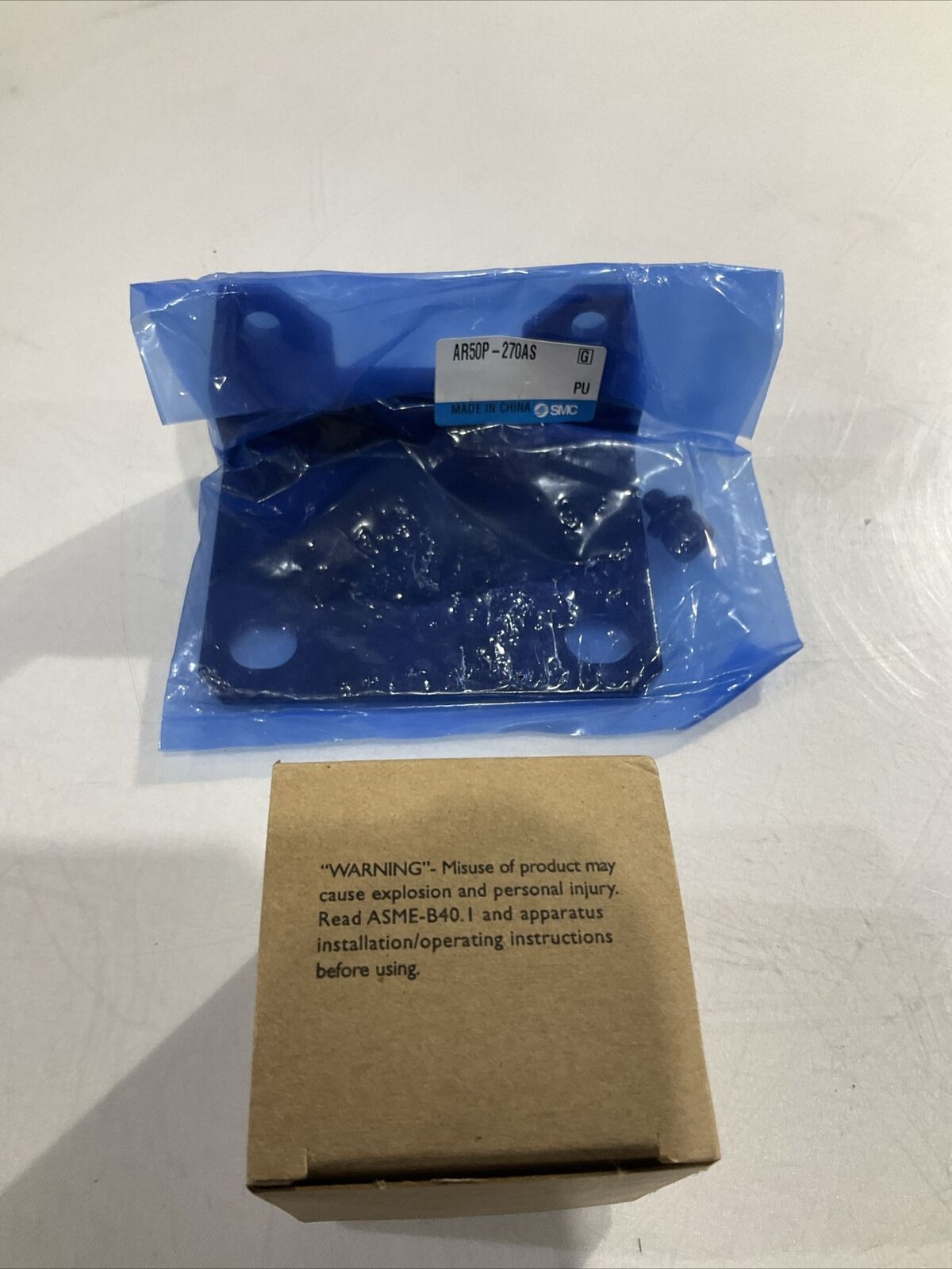 SMC AR50-N06BG-Z. MODULAR  REGULATOR   LOT  OF  2  U3S