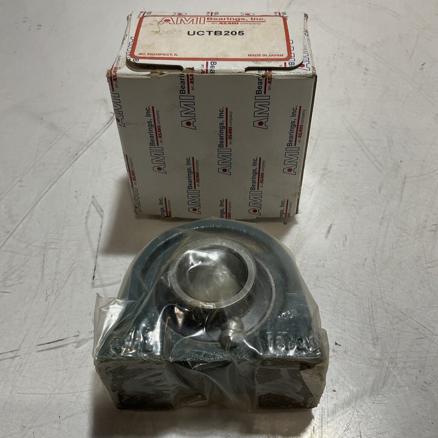 AMI UCTB205 BEARINGS LOCKS LOT OF  2 RN6
