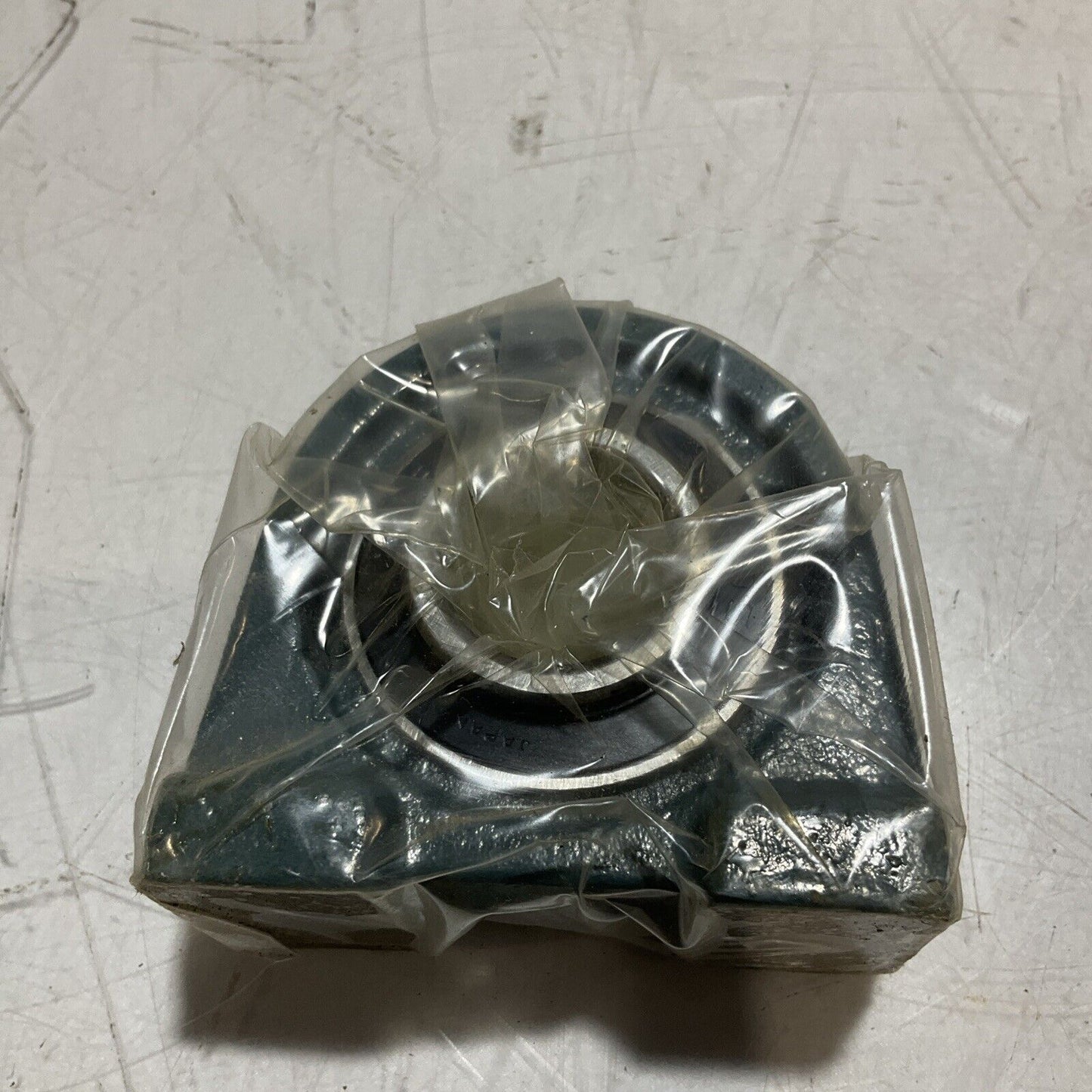 AMI UCTB205 BEARINGS LOCKS LOT OF  2 RN6