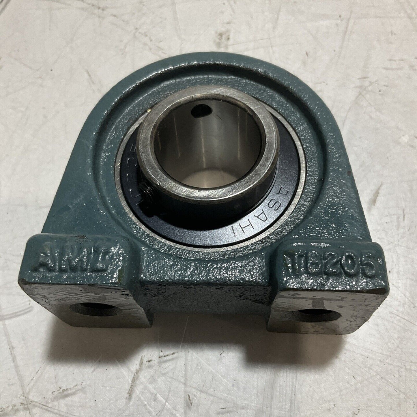 AMI UCTB205 BEARINGS LOCKS LOT OF  2 RN6