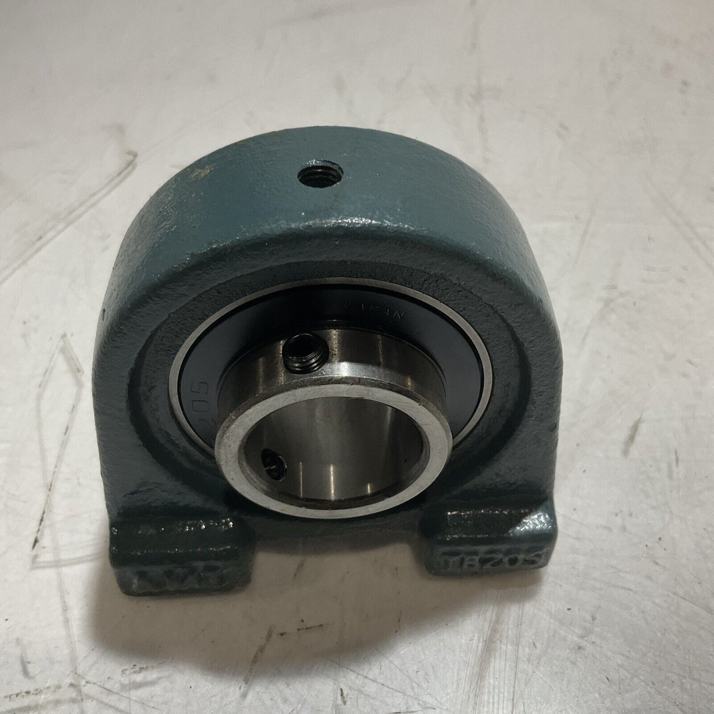 AMI UCTB205 BEARINGS LOCKS LOT OF  2 RN6