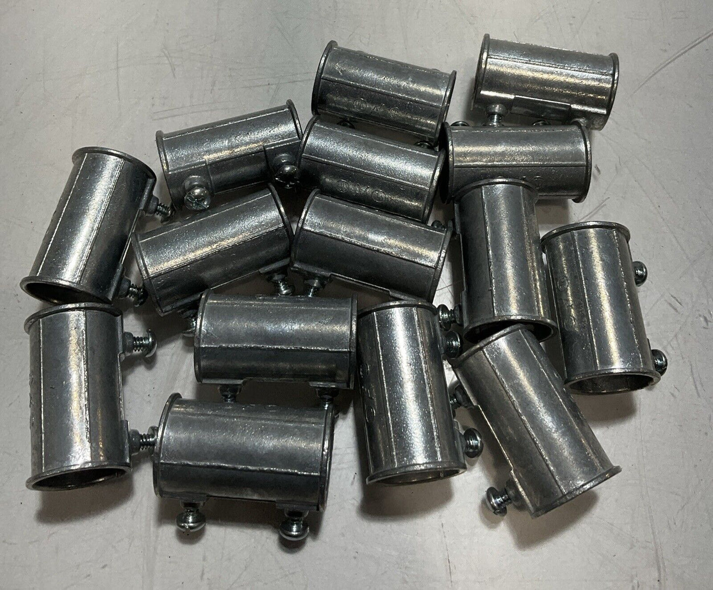 ARLINGTON IND  811  COUPLINGS CONCRETE - TIGHT  ZINC  DIE CAST LOT OF 31 U3S