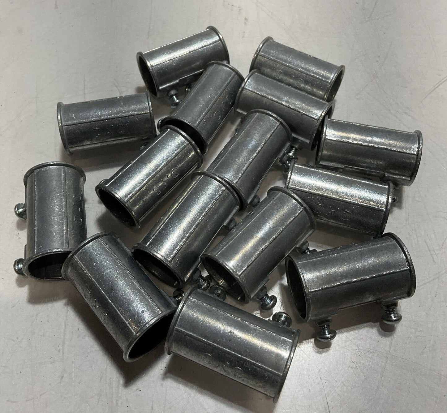 ARLINGTON IND  811  COUPLINGS CONCRETE - TIGHT  ZINC  DIE CAST LOT OF 31 U3S