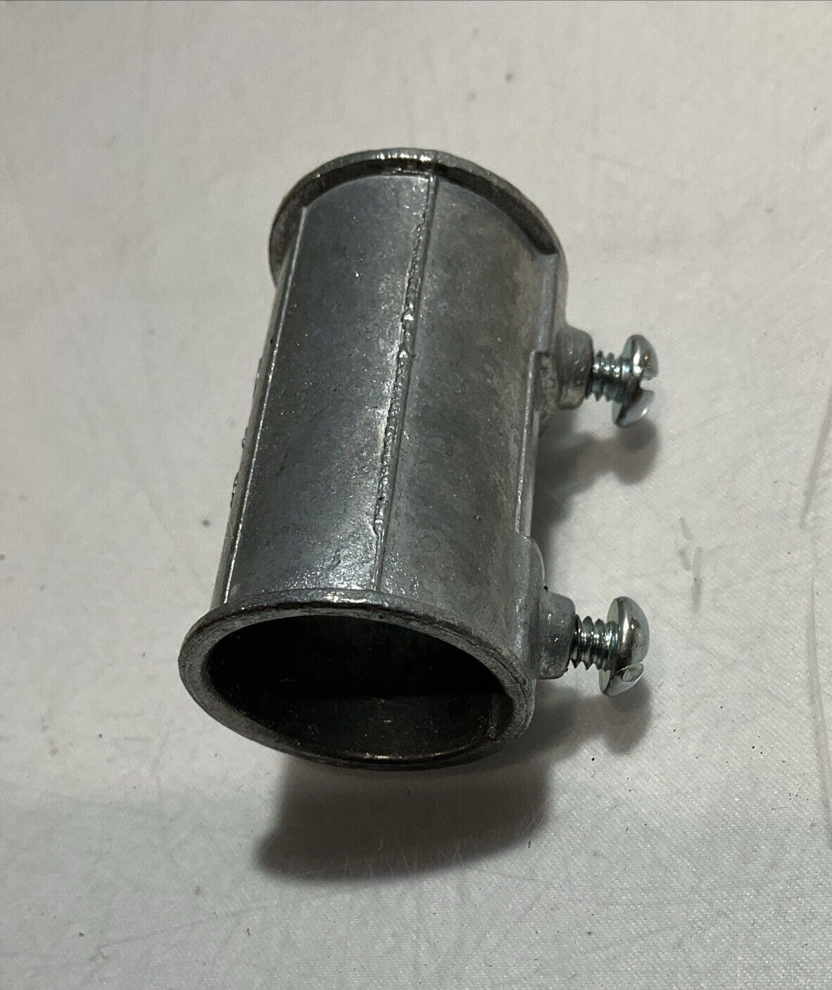 ARLINGTON IND  811  COUPLINGS CONCRETE - TIGHT  ZINC  DIE CAST LOT OF 31 U3S
