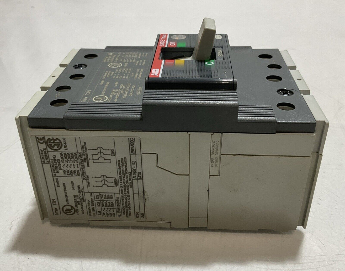 ABB  SACE TMAX  T3N 225A CIRCUIT BREAKER 3 POLE  AUX SWITCH  U3S