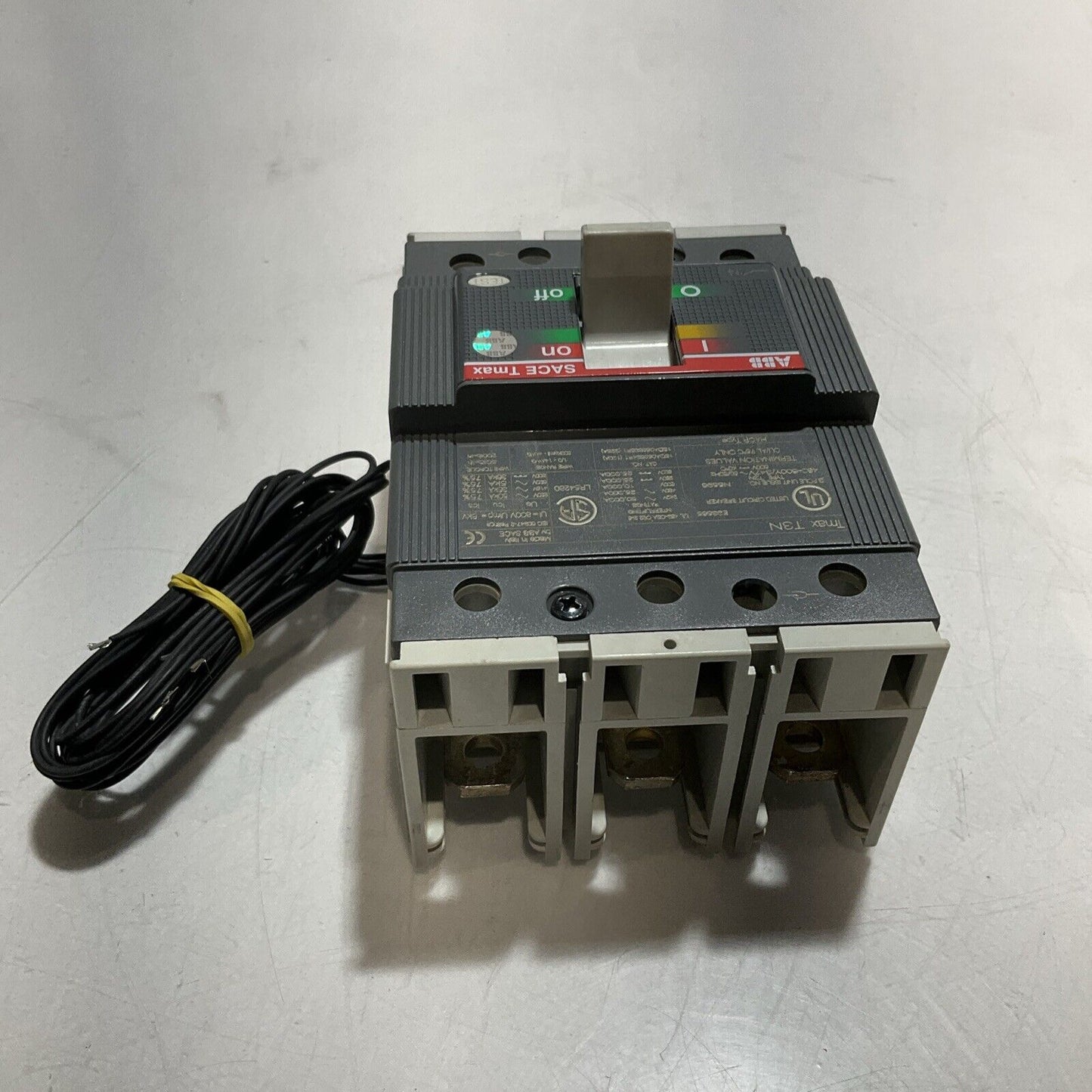 ABB  SACE TMAX  T3N 225A CIRCUIT BREAKER 3 POLE  AUX SWITCH  U3S