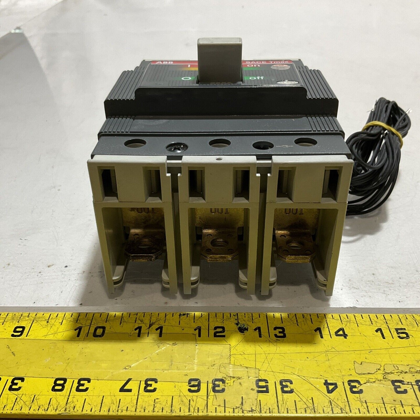 ABB  SACE TMAX  T3N 225A CIRCUIT BREAKER 3 POLE  AUX SWITCH  U3S