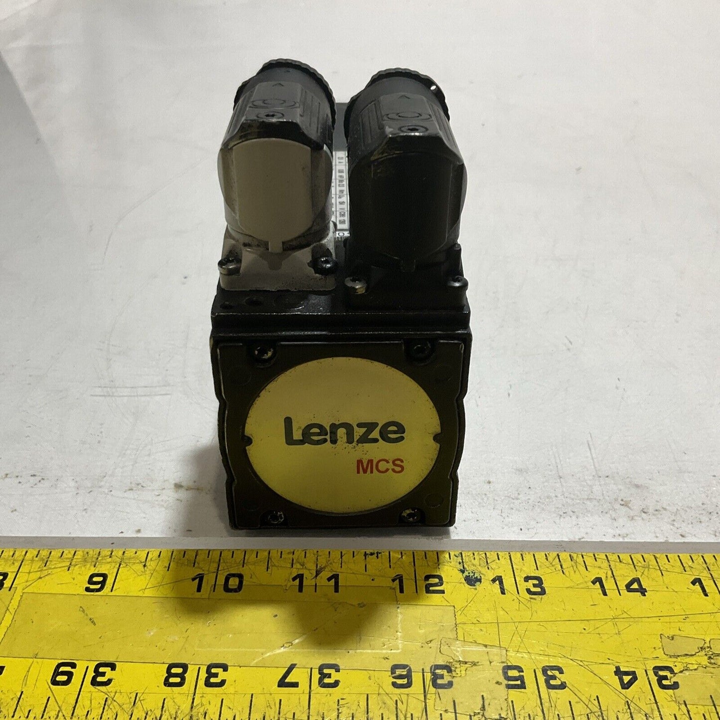 LENZE MCS 06I41LRSOBO-A11N-ST5S00N-R0SU SERVO MOTOR .86HP U3S