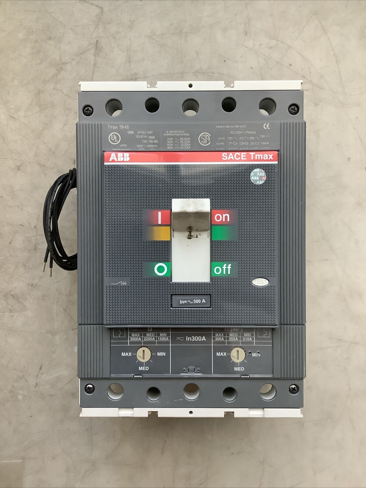 ABB SACE TMAX T5N 400 CIRCUIT BREAKER 300A 3P U3S