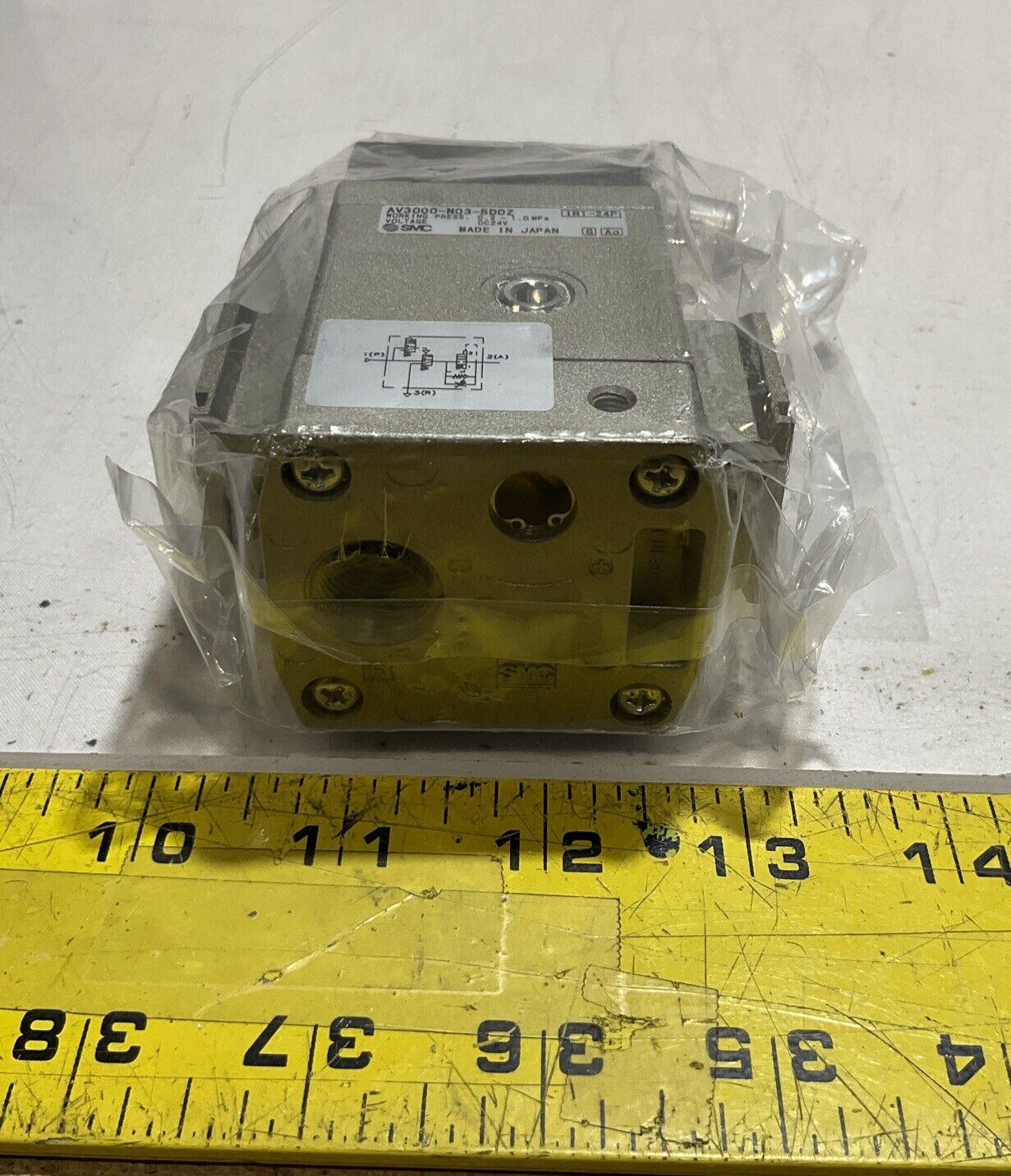 SMC AV3000- N03G- 5D0Z VALVE PNEUMATIC SOFT START U3S