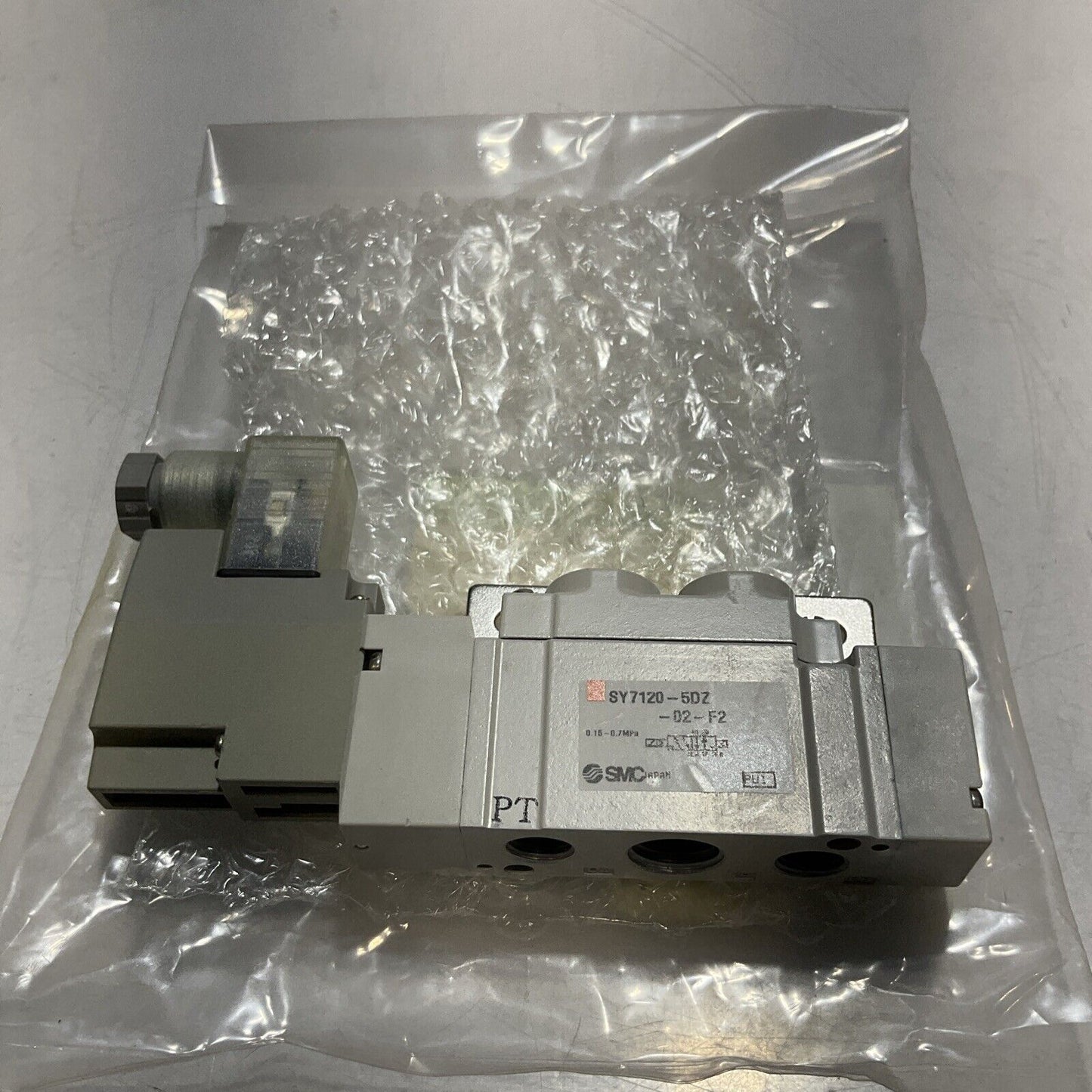 SMC SY7120-5DZ-02-F2 SOLENOID VALVE  24VDC LOT OF 2 U3S