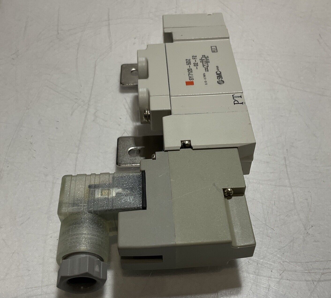 SMC SY7120-5DZ-02-F2 SOLENOID VALVE  24VDC LOT OF 2 U3S