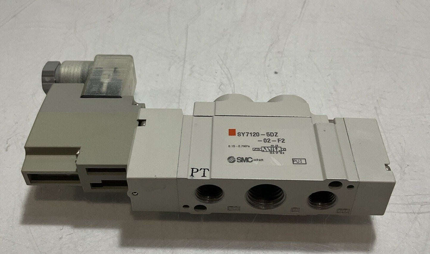 SMC SY7120-5DZ-02-F2 SOLENOID VALVE  24VDC LOT OF 2 U3S