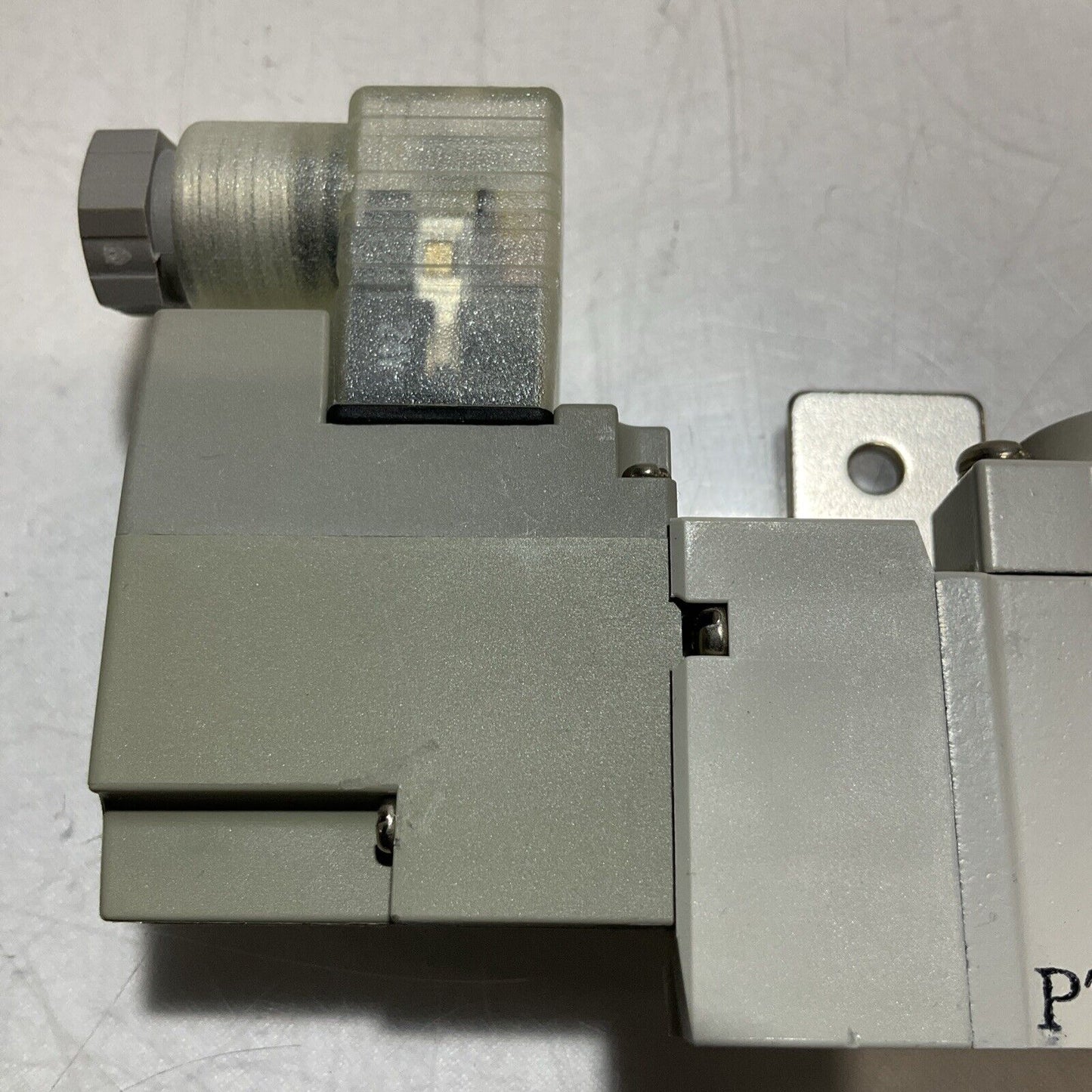 SMC SY7120-5DZ-02-F2 SOLENOID VALVE  24VDC LOT OF 2 U3S