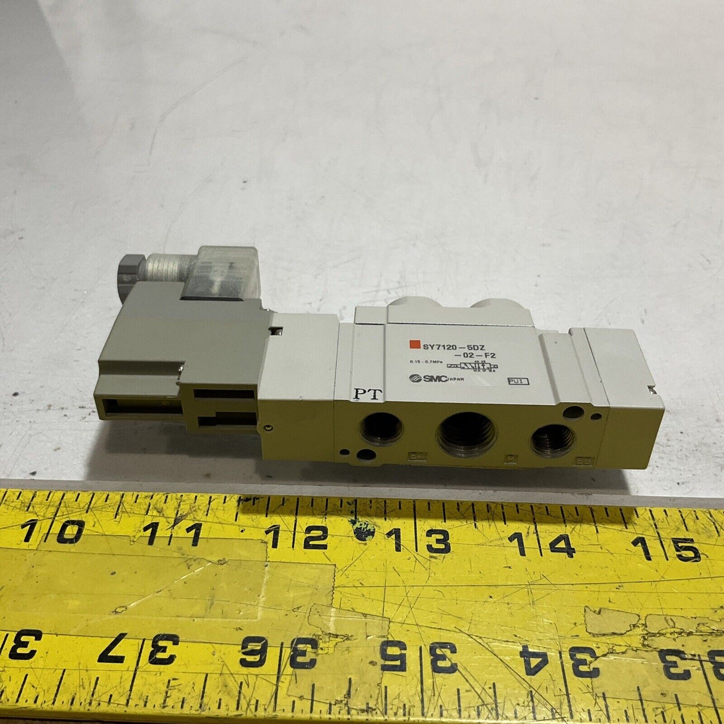 SMC SY7120-5DZ-02-F2 SOLENOID VALVE  24VDC LOT OF 2 U3S