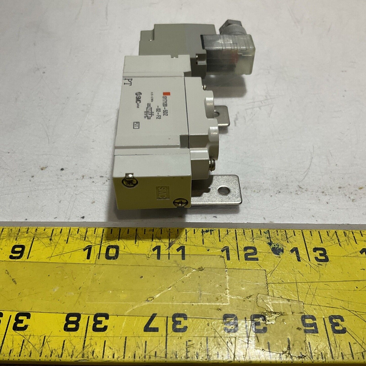 SMC SY7120-5DZ-02-F2 SOLENOID VALVE  24VDC LOT OF 2 U3S