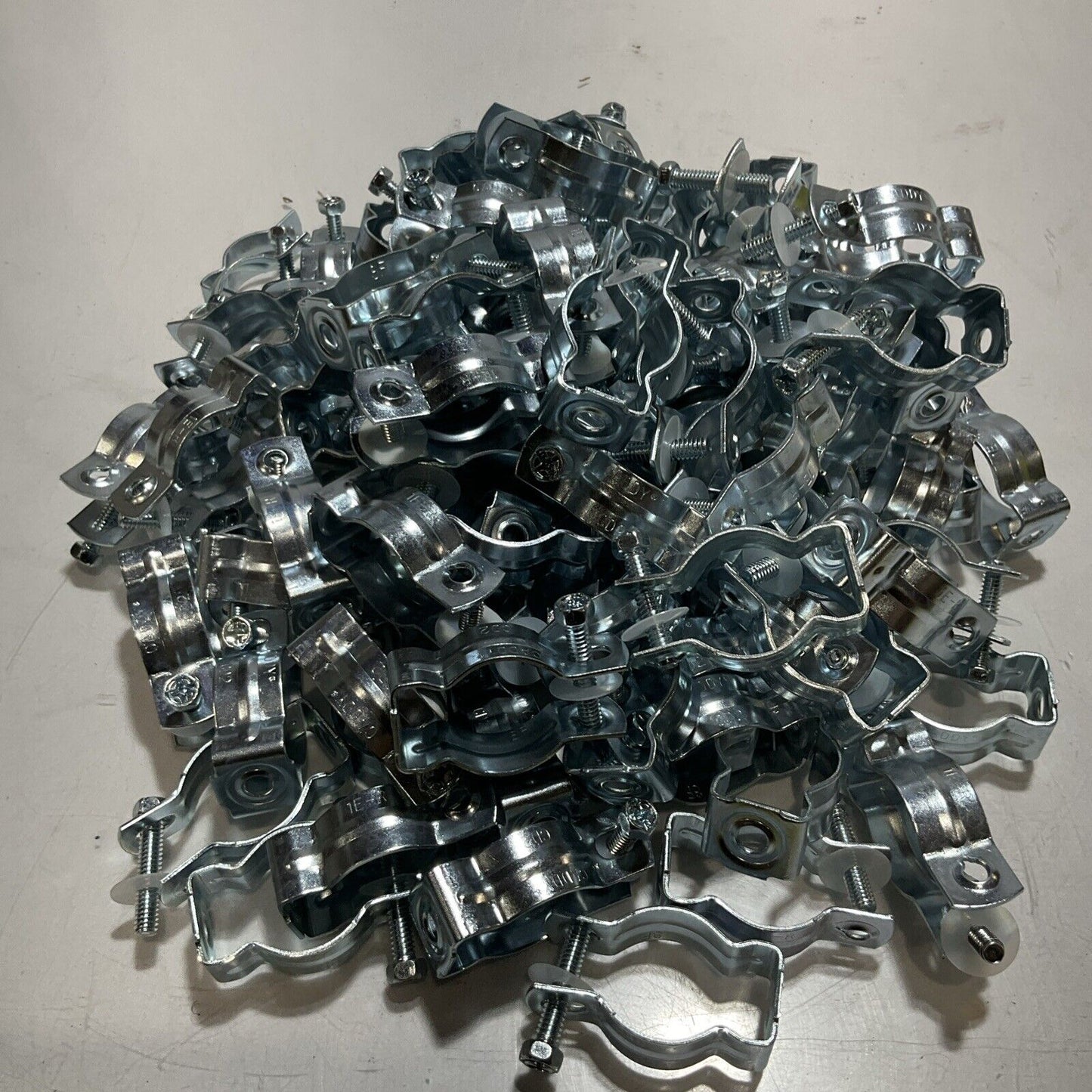 CADDY  CD2B  CD SERIES CONDUIT HANGERS  LOT OF  100 U3S